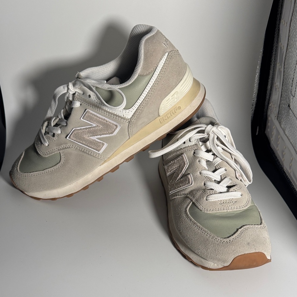 New Balance Sage and Cream Sneakers women’s size 9.5‎